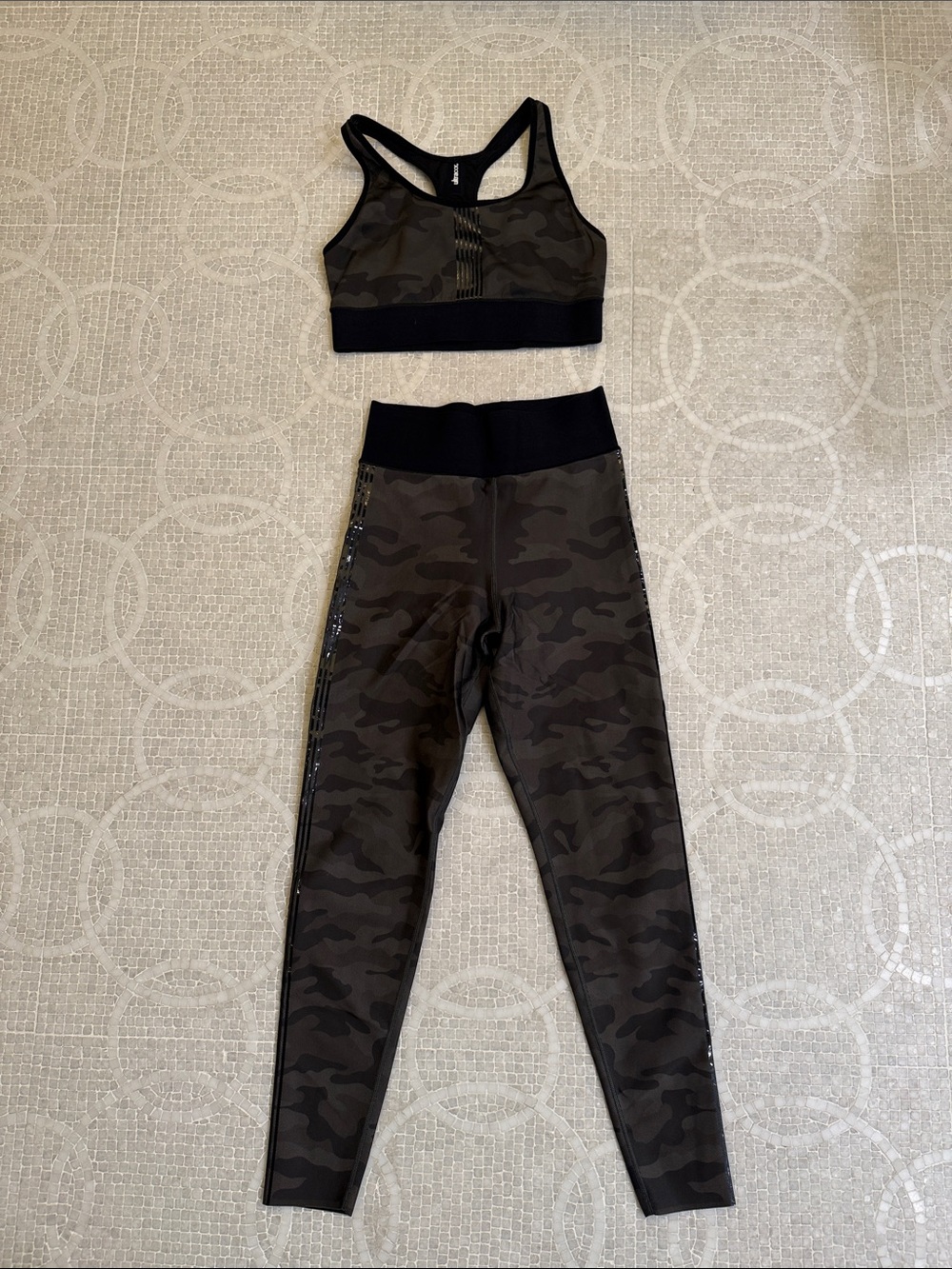 Women’s  Ultracor Camo High-Waist Leggings & Sports Bra Set - Olive Green